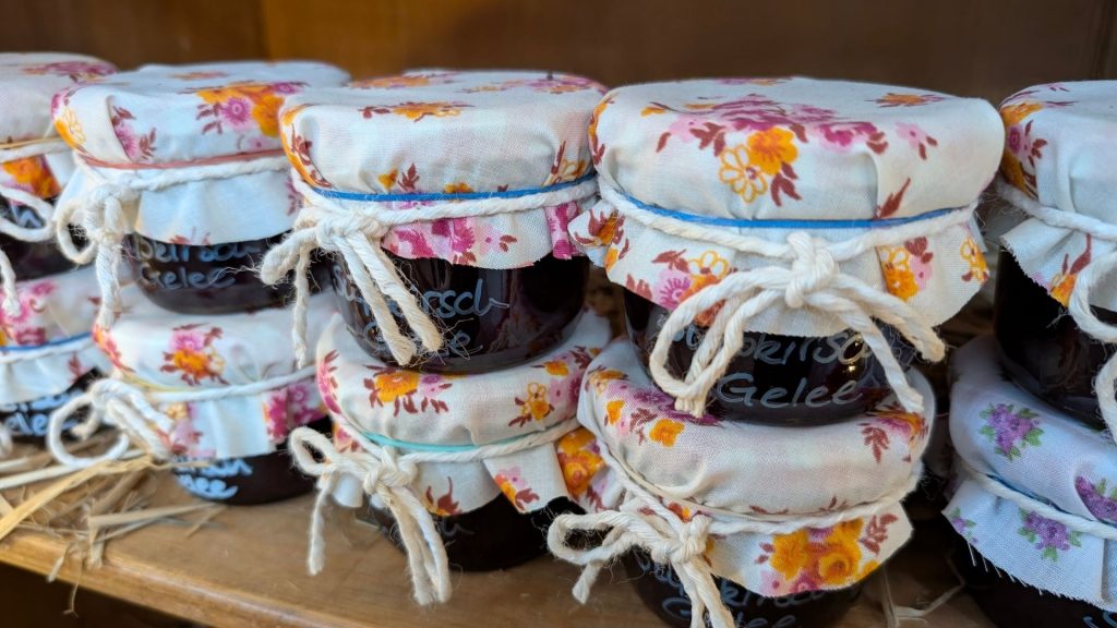 Confiture de plantes décoratives comestibles en pots décorés